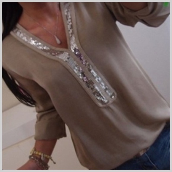 Boutique Tops - 🎄🆕NWT Sparkling Tan & Silver Sequined Blouse🎄